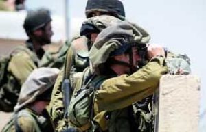 idf soldiers with binoculars