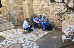 rabbi teaching jews old city jerusalem